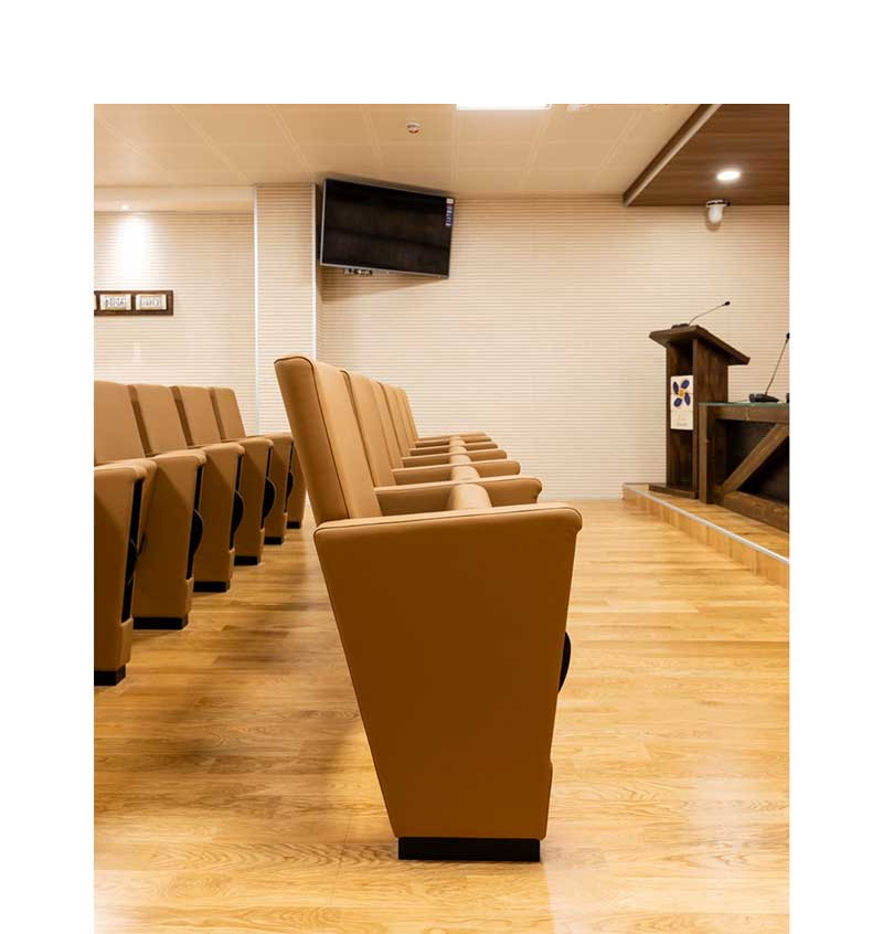 poltrona atena wood conferenza artigianale di design per auditorium e sale conferenza vista3 laterale moschella