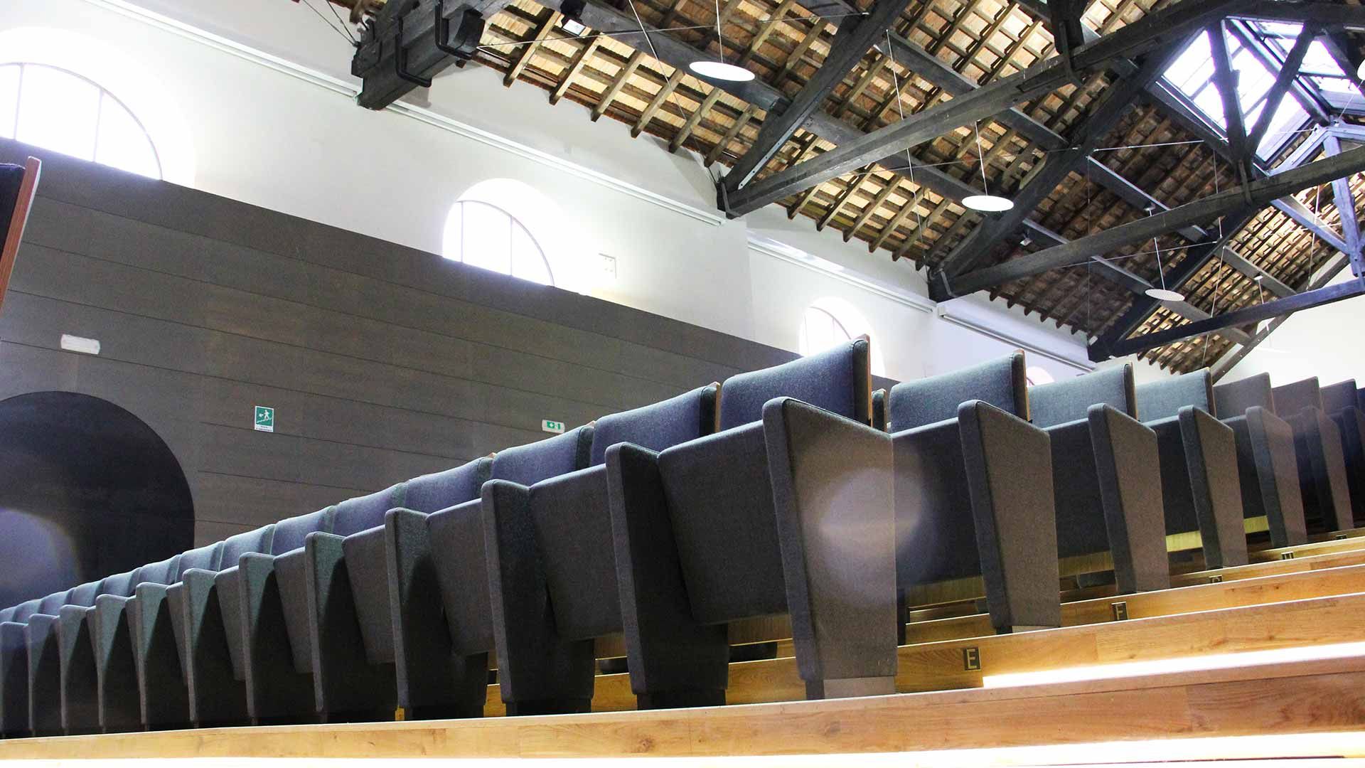 poltrone in pelle artigianali Auditorium pubblico della città di Follonica (GR), Italia FIMAV S.r.l.