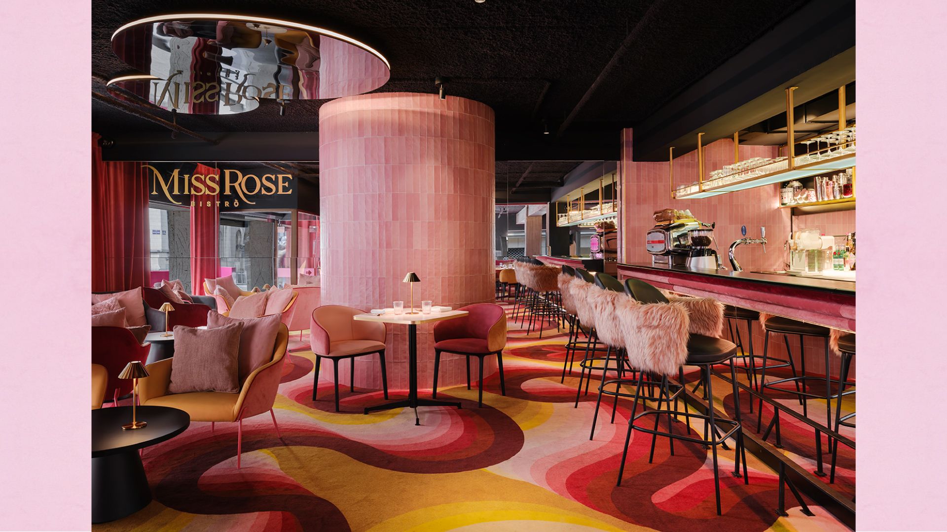 Fornitura di sedute (modello Twin Chair e Masa Lounge) per l'arredamento del Bistrò "Miss Rose", Bruxelles - Belgio. Studio di progettazione SUPERSTUDIO 21 - Candidato per il premio "Restaurant & Bar Design Awards"